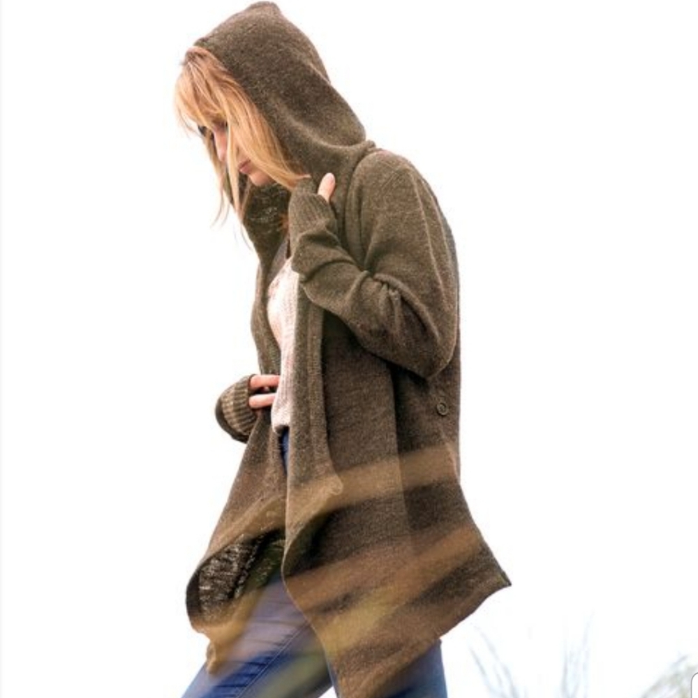 BETABRAND Black Sheep Wrap Sweater